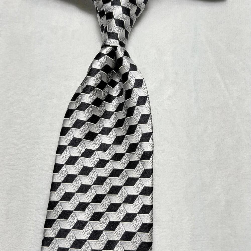 MINT ZILLI Mens Silk Tie Black White Gray 3D Cube Geometric Made in Italy Luxury